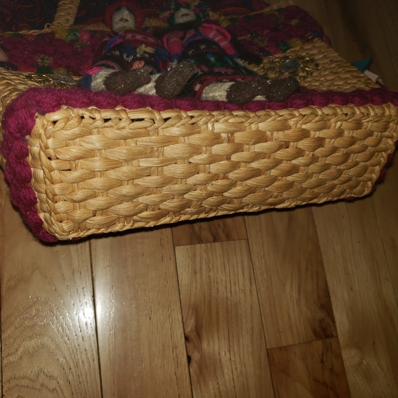 Vintage Handmade Woven Straw Purse with boy/girl dolls on front bells on side - Picture 10 of 10